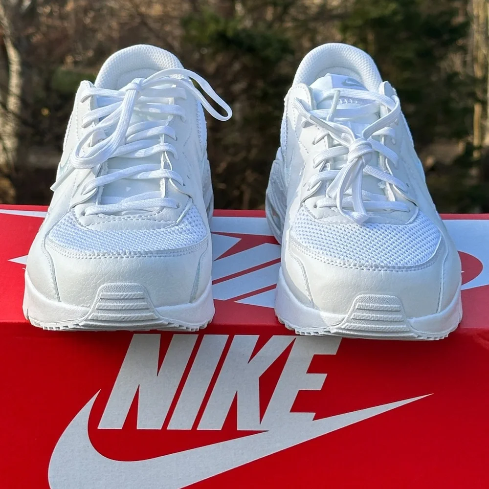 Nike Air Max Excee Low Womens 11 Mens 9.5 All White Lifestyle Casual Sneaker NEW